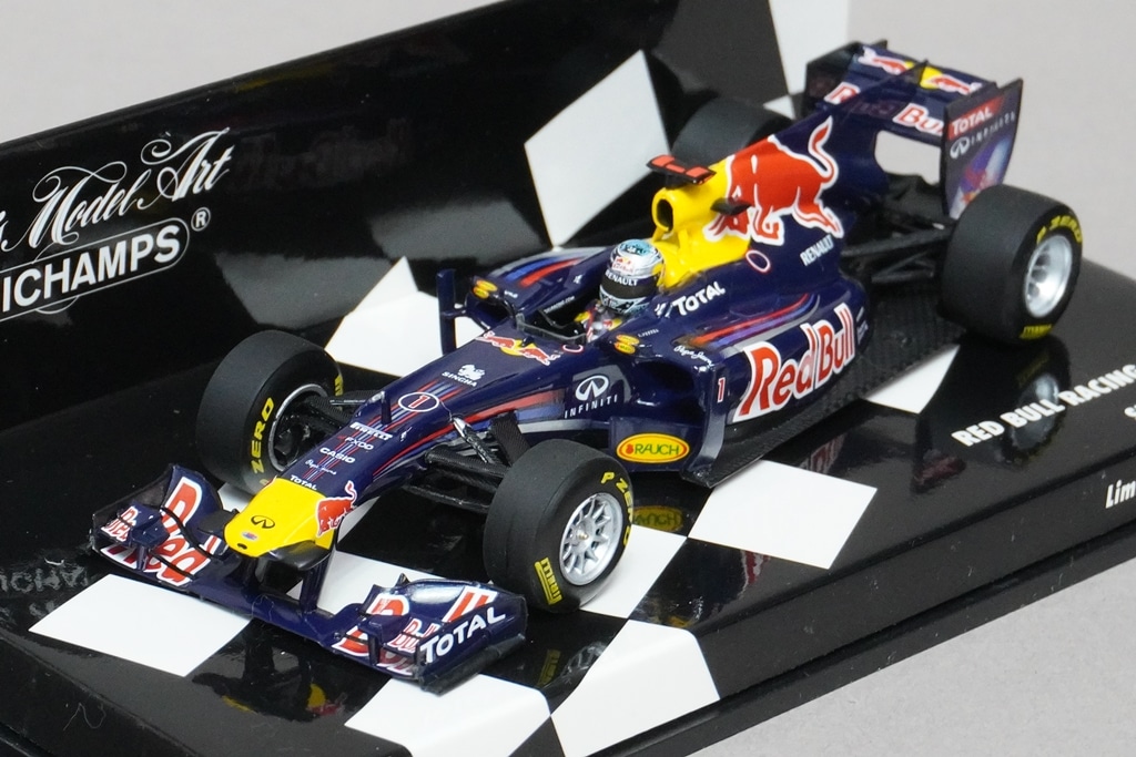 ミニチャンプス 1/43 レッドブルレーシング 2011 セバスチャンベッテル