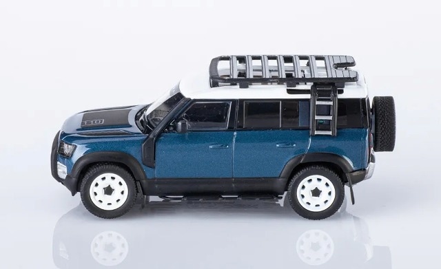 MINI GT LandRover Defender110ライトブルーLH&RH MINI GT LandRover Defender110ライトブルーLH&RH - メルカリ