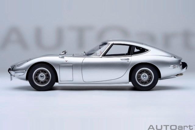 オートアート 1/18 TOYOTA 2000GT UPGRADED カスタム品 9月予約】オートアート 1/18 トヨタ 2000GT 1967 ホワイト 完成