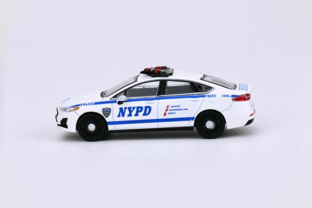 新品 596 1/64 フォード レスポンダー Ford Responder New York City