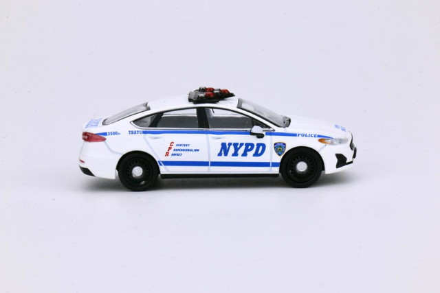 新品 596 1/64 フォード レスポンダー Ford Responder New York City