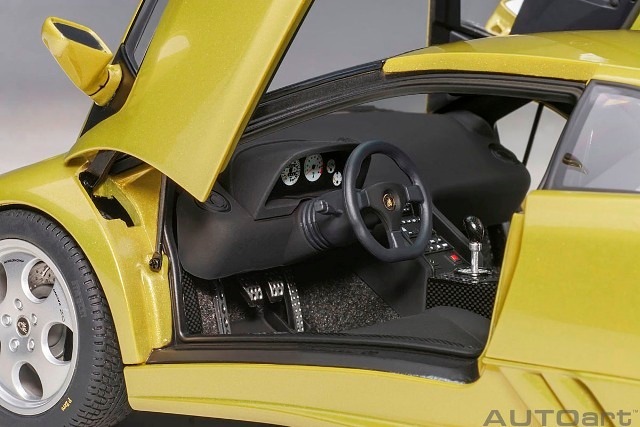 AUTOart 1/18 ランボルギーニ ディアブロ イエロー AUTOart 1/18 ランボルギーニ ディアブロ SE30 （GIALLO SPYDER