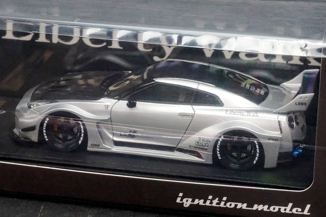イグニッションモデル 1/43日産35GT-RR Silver トミカ 軽自動車