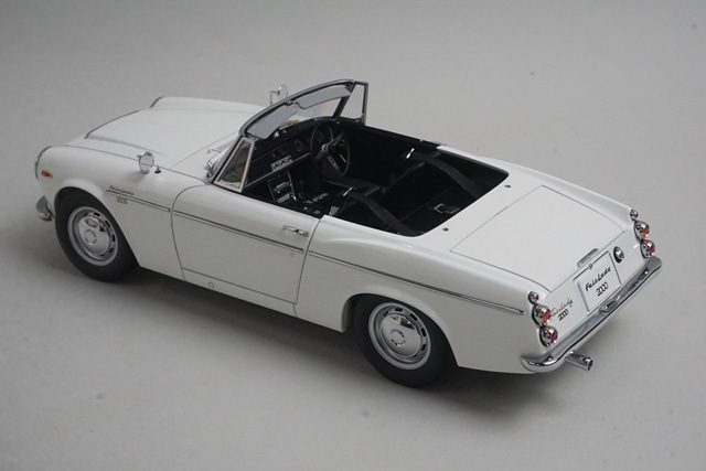 1/18 オートアート 77433 ダットサン フェアレディ 2000 SR311
