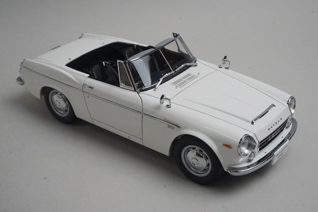 1/18 オートアート 77433 ダットサン フェアレディ 2000 SR311