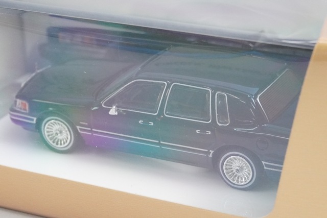 新品 MK Miniatures 1/64 フォード リンカーン タウンカー 1992