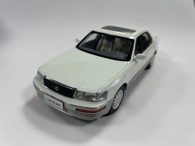 レクサスLS400 ミニカー　1/18 1:18 Toyota Lexus LS400 First Generation White Diecast model
