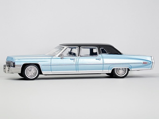 予約 MK2506-06-A2 MK MINIATURES 1/64 キャデラック Cadillac 75 Wood
