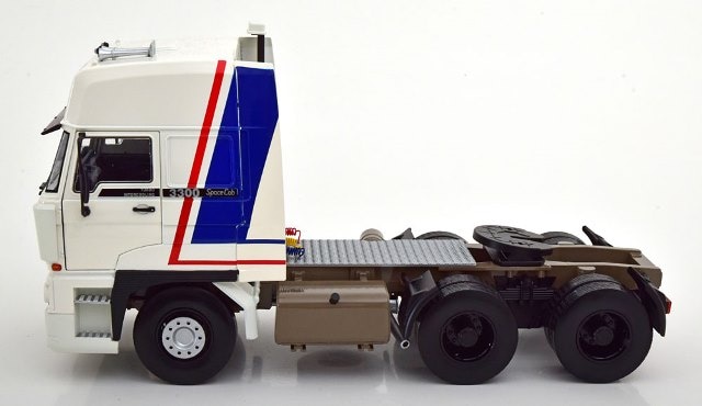 新品 RK180091 ROAD KINGS 1/18 DAF 3300 Space Cab 1982 white/blue