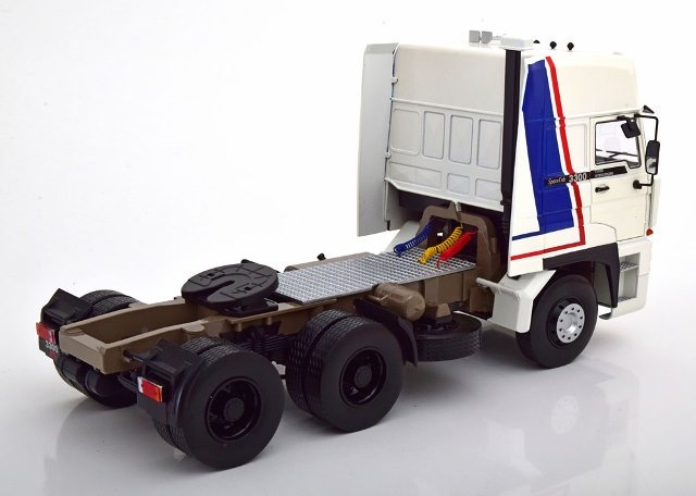新品 RK180091 ROAD KINGS 1/18 DAF 3300 Space Cab 1982 white/blue 