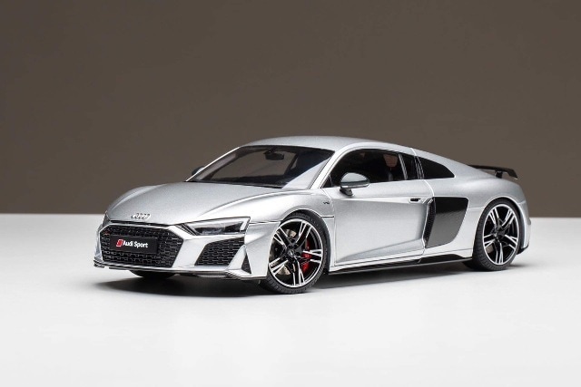 アウディ R8 ガルフ 1/18 京商 - メルカリ