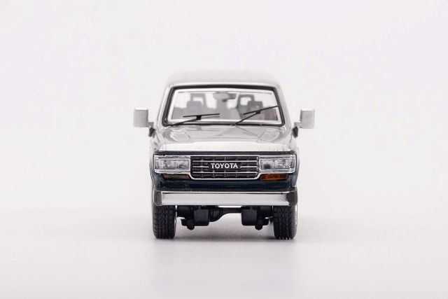 GCD ゲインコーププロダクツ 1/64 トヨタ ランドクルーザー70 グレー ゲインコーププロダクツ 1/64 トヨタ ランドクルーザー70 右