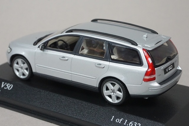 ボルボ V70 1/43 スケールモデル　ミニチャンプス Amazon | PMA ミニチャンプス 1/43 Volvo ボルボ V70 ブラック グレー