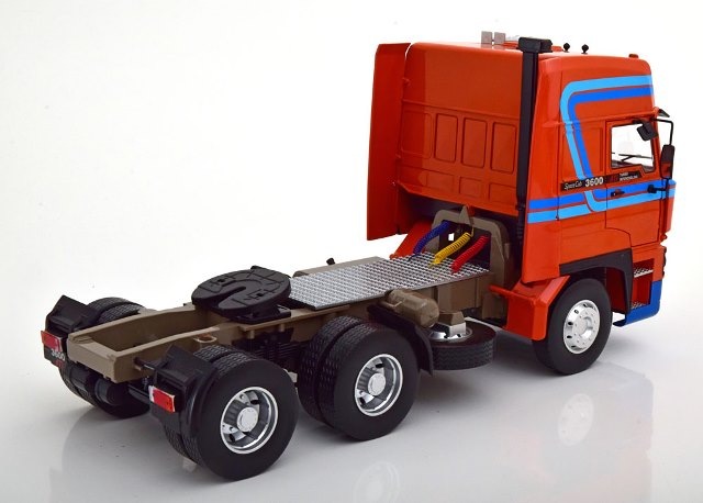 新品 RK180094 ROAD KINGS 1/18 DAF 3600 Space Cab 1986 orange/blue
