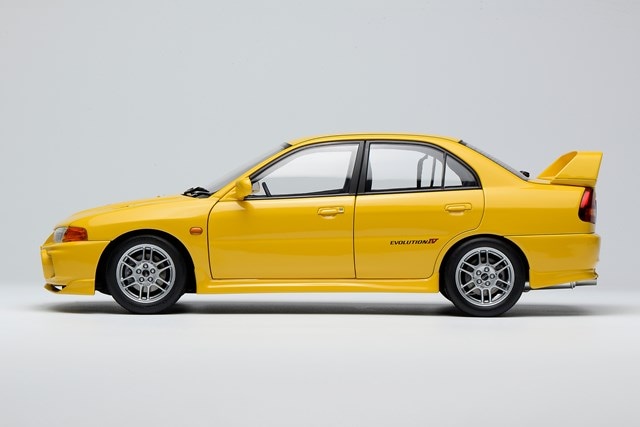 新品 M84006 モーターヘリックス 1/18 三菱 Lancer Evolution IV