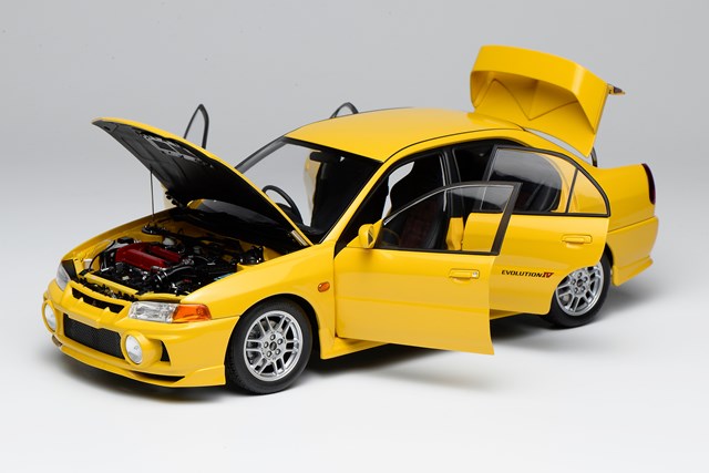 新品 M84006 モーターヘリックス 1/18 三菱 Lancer Evolution IV