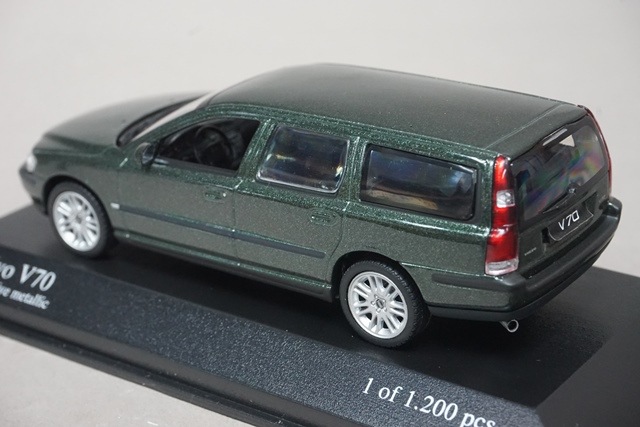 1/43 ミニチャンプス 430171212 ボルボ V70 2000 オリーブメタリック