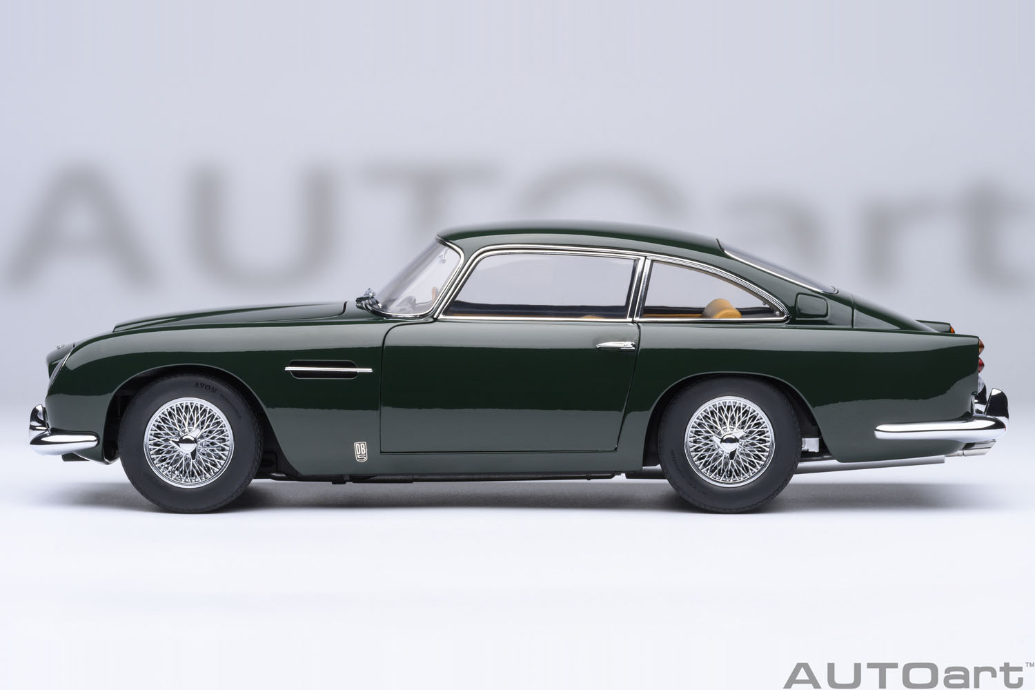 オートアート1/18 Aston Martin DB5 AUTOart 1/18 Aston Martin DB5 007 silver / Green Diecast