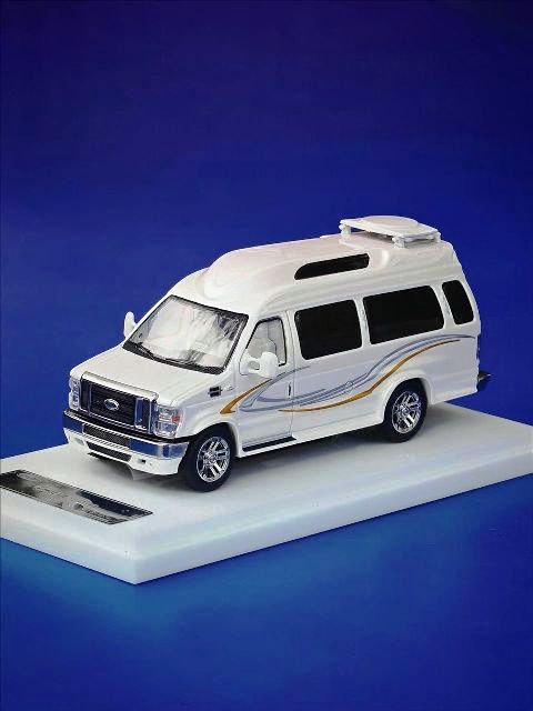 【新品】1/64 596 model フォード E350 オレンジ 新品】1/64 596 model フォード E350 オレンジ 新品】1/64 596