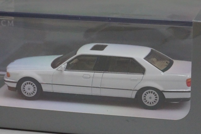 新品特価 DCM 1/64 BMW E38 7-Series L7 White Early 1996-1998