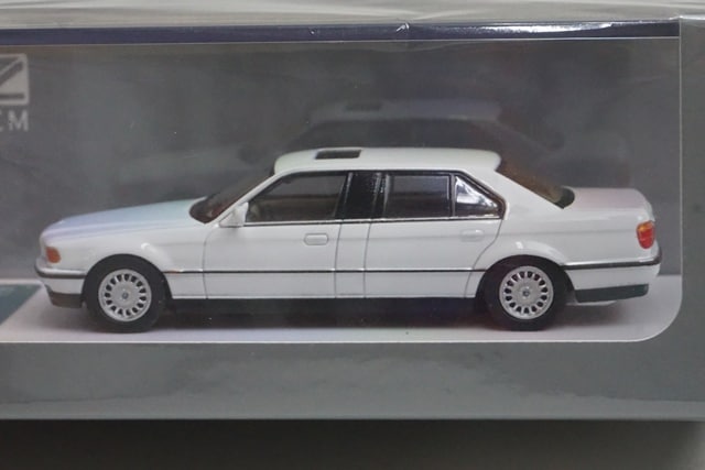 新品特価 DCM 1/64 BMW E38 7-Series L7 White Early 1996-1998