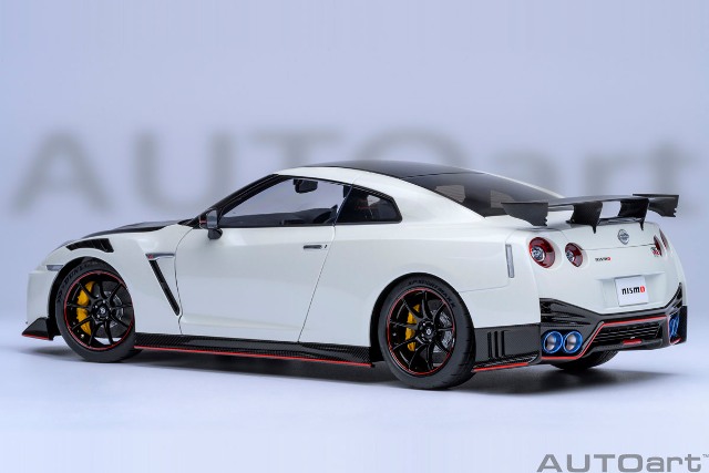 特価 MODELER'S (1/24) ニッサン GT-R (R35) 1/24 ニッサン R35 GT-R Spec-V '09 - AOSHIMA SCALE MODEL LINEUP