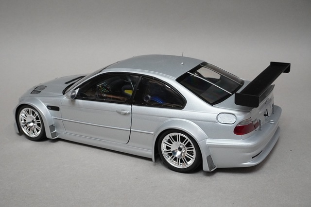 1/18 ミニチャンプス 100012100 BMW M3 GTR 'ストリート' 2001