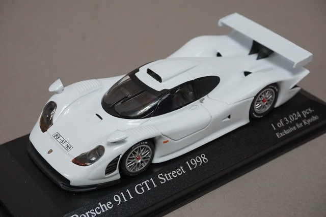 ミニチャンプス ポルシェ 911GT1 Street 1997 イエロー 1/43スケール