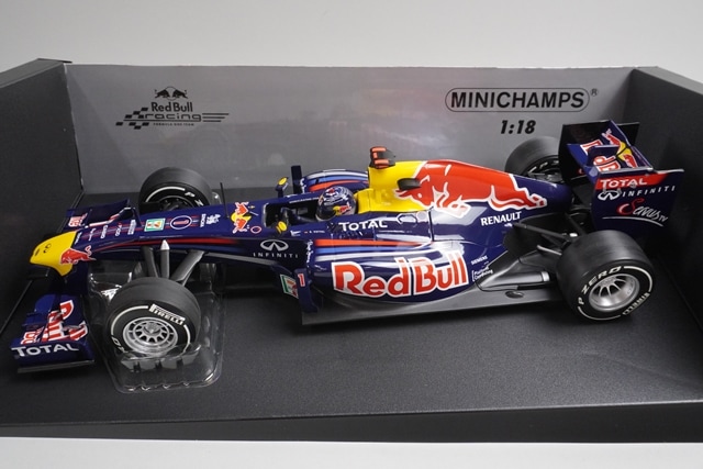ミニチャンプス 1/18 レッドブル RB7 S.ベッテル 2011 1/18 ミニチャンプス 110110301 レッドブルレーシング ルノー RB7 日本