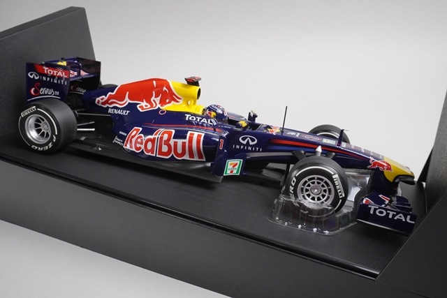 1/18 ミニチャンプス 110110301 レッドブルレーシング ルノー RB7 日本