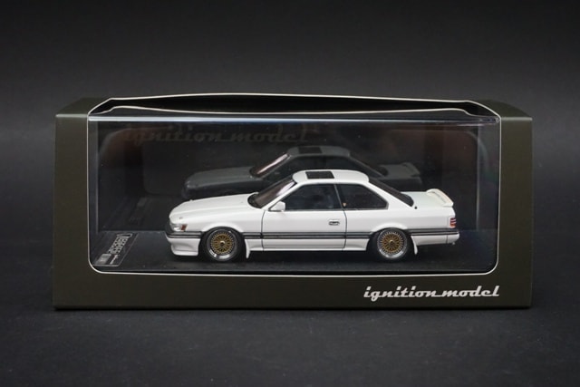 イグニッションモデル1/43日産 ローレル ブタケツ ブタケツ ローレル
