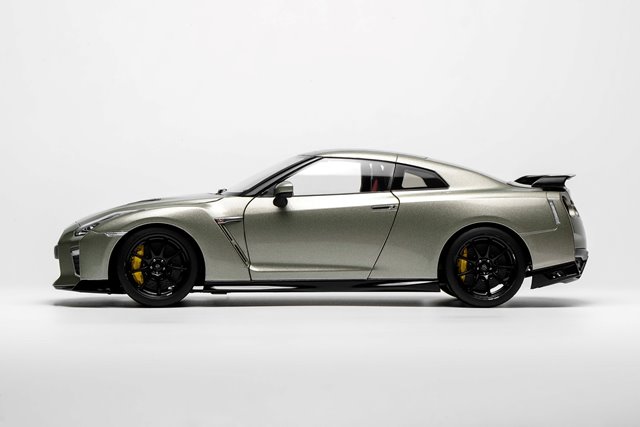 新品 M83515 モーターヘリックス 1/18 日産 NISSAN GT-R (R35