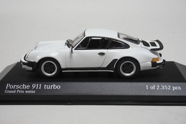 1/43 ミニチャンプス 430069002 ポルシェ 911 ターボ 1977 グランプリ