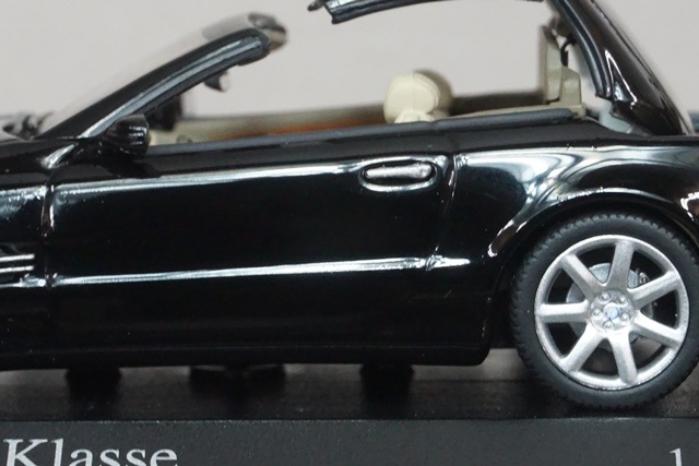 1/43 ミニチャンプス 400032032 メルセデスベンツ SL-Klasse 2001