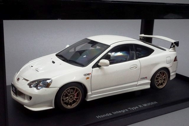 1/18 オートアート 73251 ホンダ インテグラ タイプR 無限バージョン