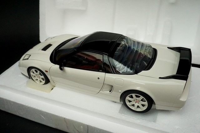 AUTOart　1/18　ホンダ NSX-R （NA2）73219　新品未開封 AUTOart 1/18 ホンダ NSX-R （NA2）（チャンピオンシップ