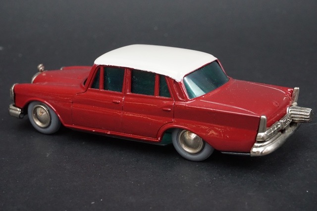 メルセデス・ベンツ 赤 ミニカー NOREV Bulli ミニカー 赤⁄白 1⁄18 1⁄18