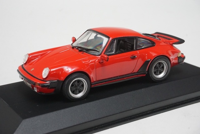 1/43 ミニチャンプス 430069000 ポルシェ 911 ターボ 1977