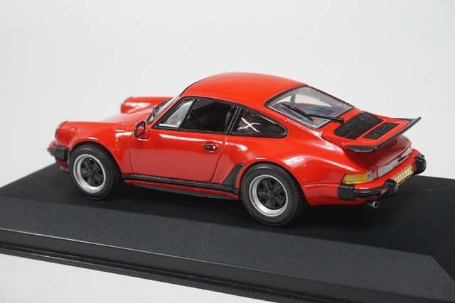 1/43 ミニチャンプス 430069000 ポルシェ 911 ターボ 1977