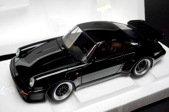 1/18 オートアート 78157 ポルシェ 911 （930） ターボ 『湾岸