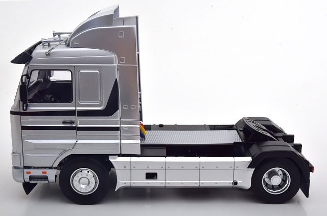 新品 RK180103 ROAD KINGS 1/18 スカニア 143 Streamline 1995 silver