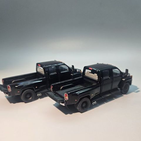 1/64 GOC GOCCKW Chevrolet Kodiak White LHD – Network Shuttle