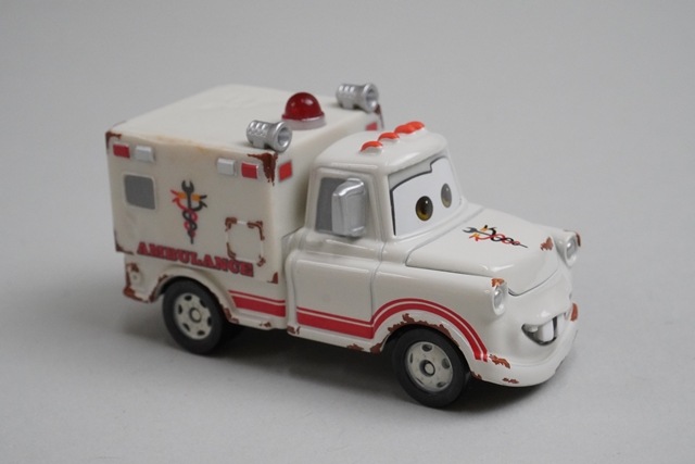 【新品未使用品】トミカ　メーター　レスキュータイプ　救急車タイプ　2台セット★ タカラトミー カーズ・トミカ C-35 メｰタｰ(TOON レスキュｰタイプ