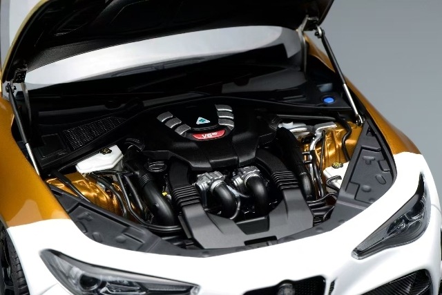 新品 M89009 モーターヘリックス 1/18 アルファ ロメオ Alfa Romeo