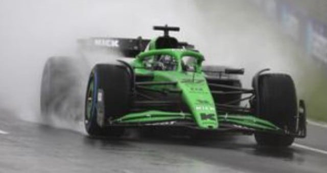 新品 Y426 スパーク 1/64 キック・ザウバー C45 Stake F1 Team Kick