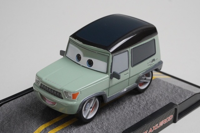 MILES AXLEROD マイルズ　アクセルロッド カーズ　ミニカー Amazon.com: Cars 2 Disney/Pixar Movie 155 Die Cast Car #17