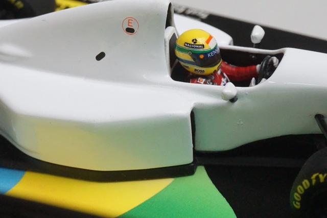 1/43 ミニチャンプス 540934399 マクラーレン ランボルギーニ MP4-8B