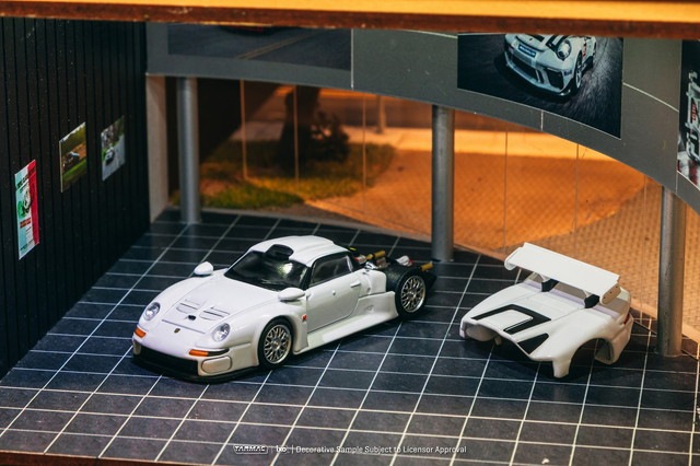 予約 T64P-004-WH Tarmac Works 1/64 ポルシェ Porsche 911 GT1 White