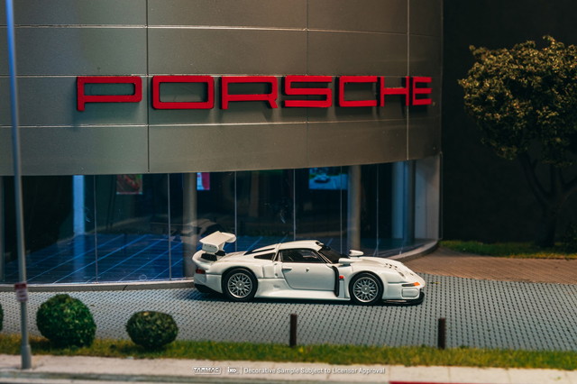 予約 T64P-004-WH Tarmac Works 1/64 ポルシェ Porsche 911 GT1 White
