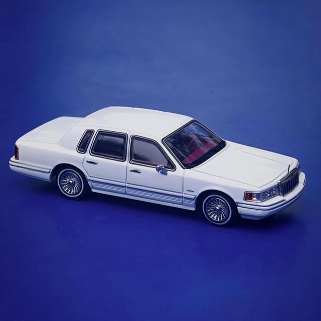 新品 MK Miniatures 1/64 フォード リンカーン タウンカー Lincoln